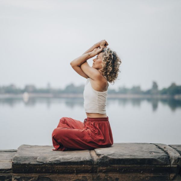 Yoga et digestion : postures douces pour un ventre plus léger