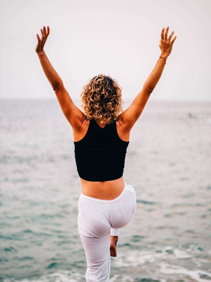 Yoga en famille : pratiquer avec tes enfants, simplement et en riant